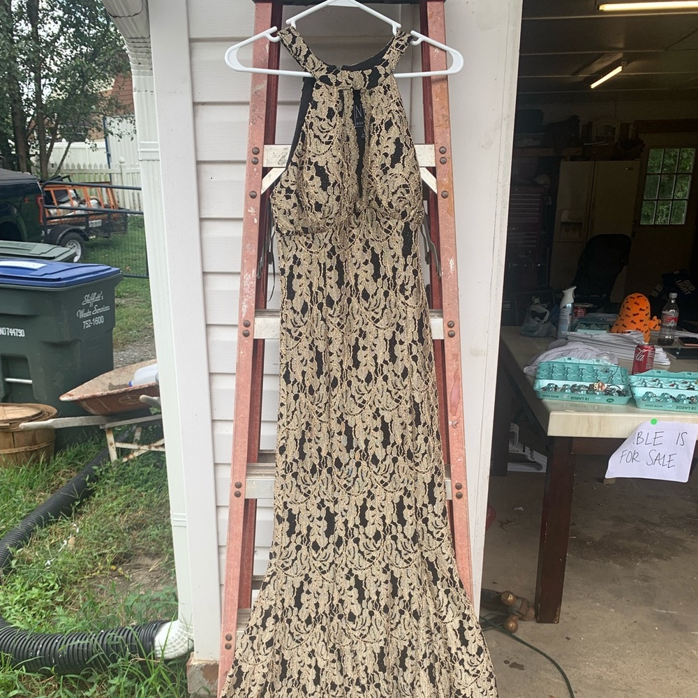 Size 6 gold and black